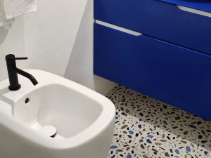 pavimento mini bagno